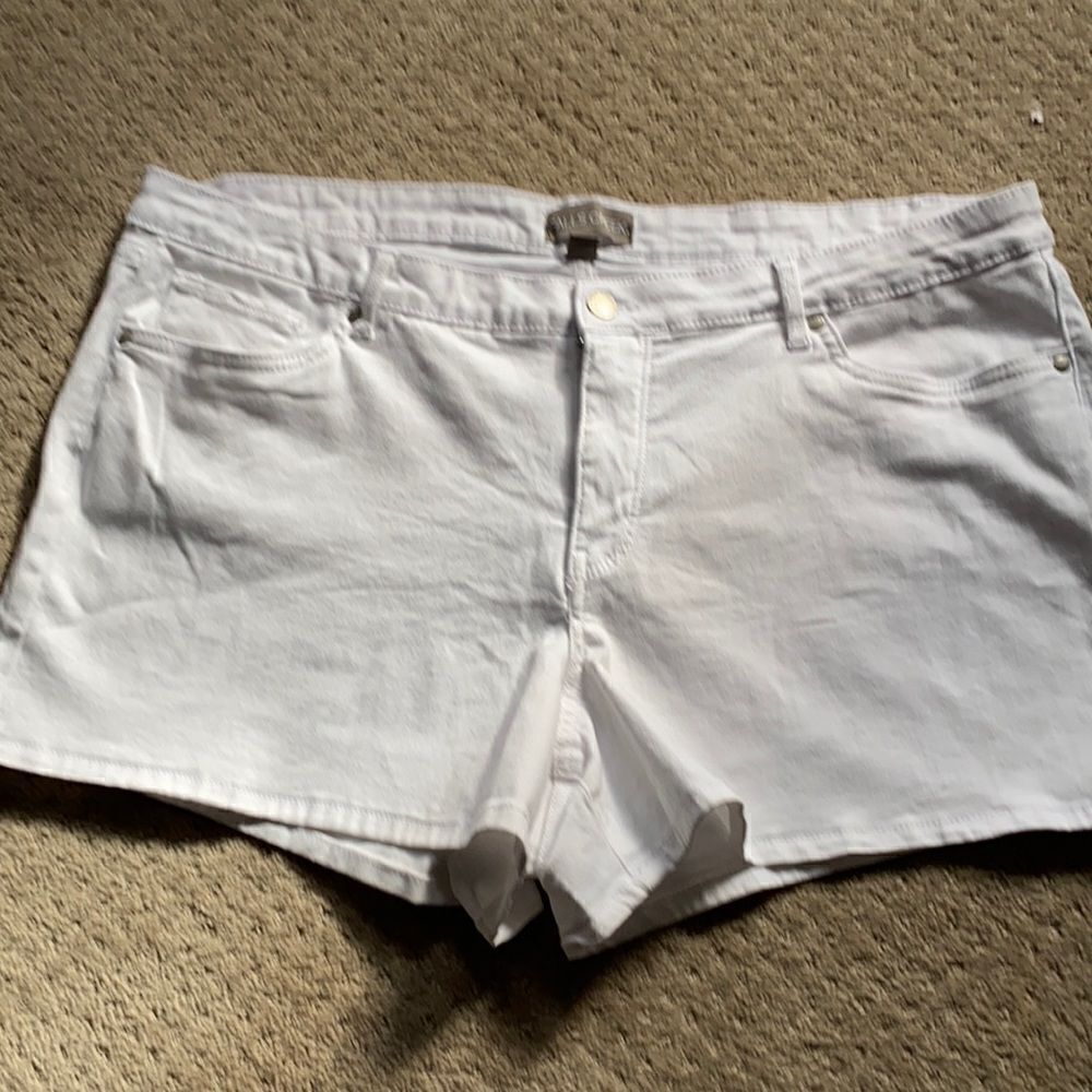 Falls Creek White Shorts – Size 20 – NWT – Classic Everyday Style